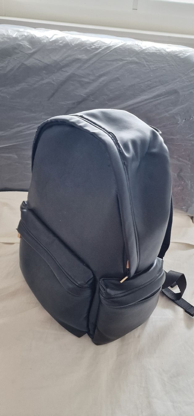 Esprit Zaini: Schwarzer Rucksack aus Kunstleder – Usato da Zürich venduto da Abrar123 1