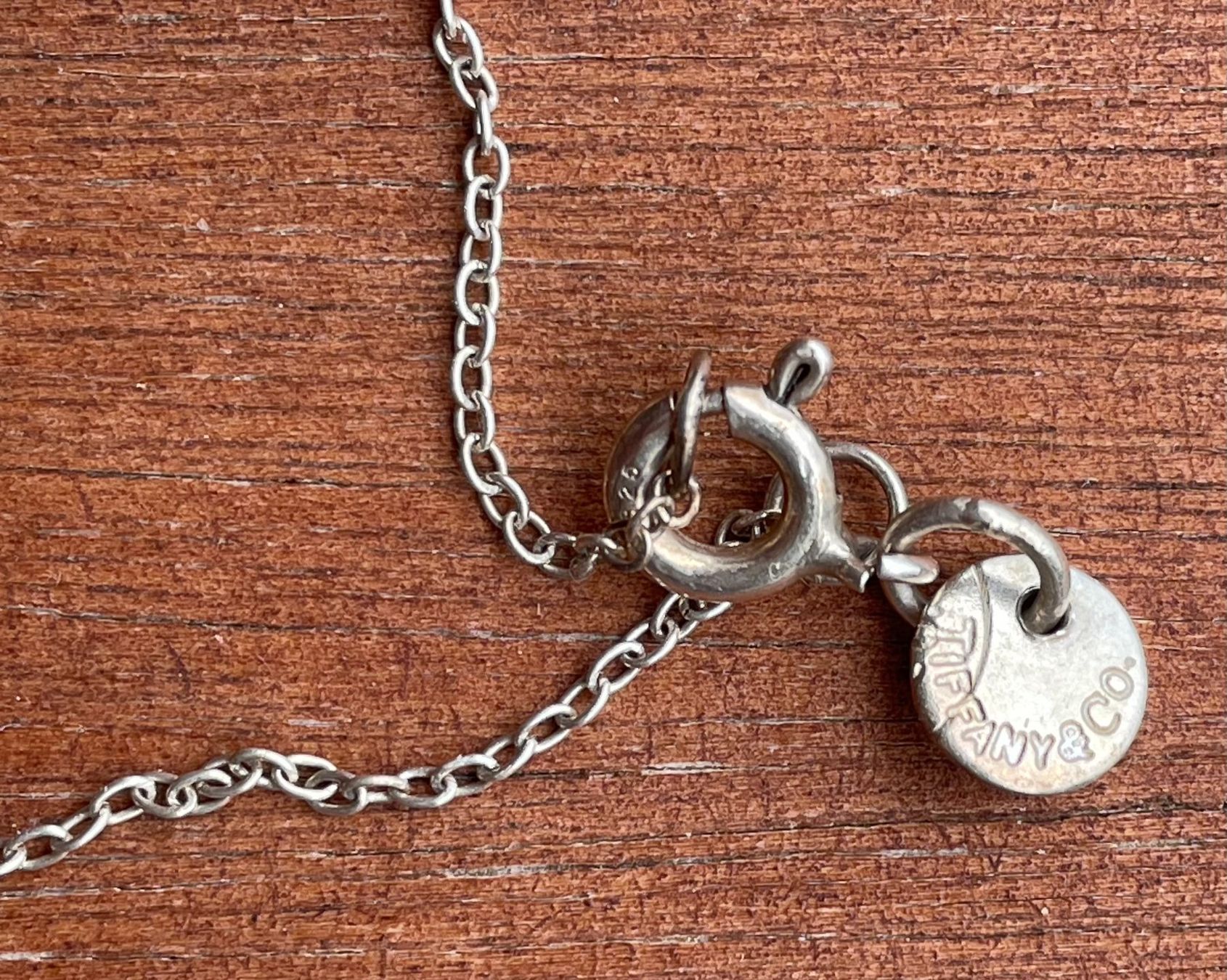 Tiffany & Co. Catenine: Tiffany & Co. silver infinity necklace – Usato da Embrach venduto da lau_2gtp 2