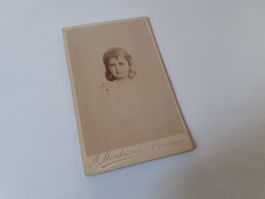 SCHWIIZER CHIND DAZUMAL - JEUNE FILLE - NEUCHATEL