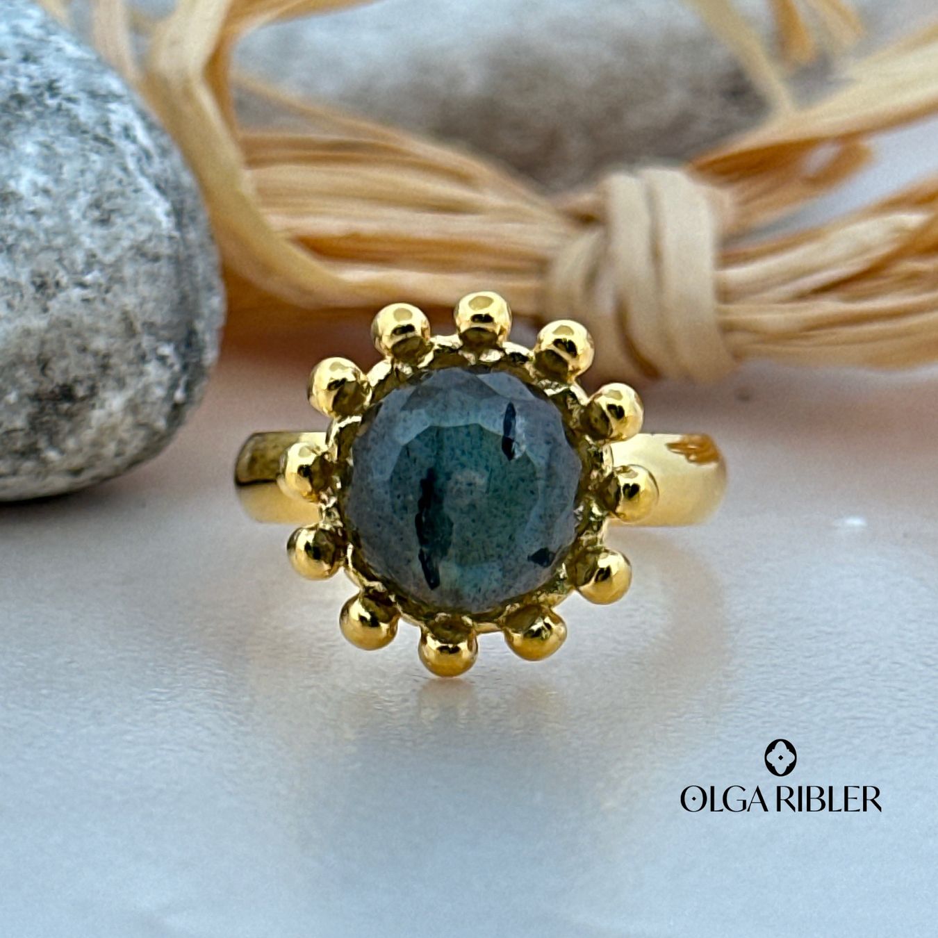 Olga Ribler Anelli: Edelstahlring mit Labradorit, Gr. 52 – Nuovo (secondo la descrizione) da Luzern venduto da MonikaS03 7