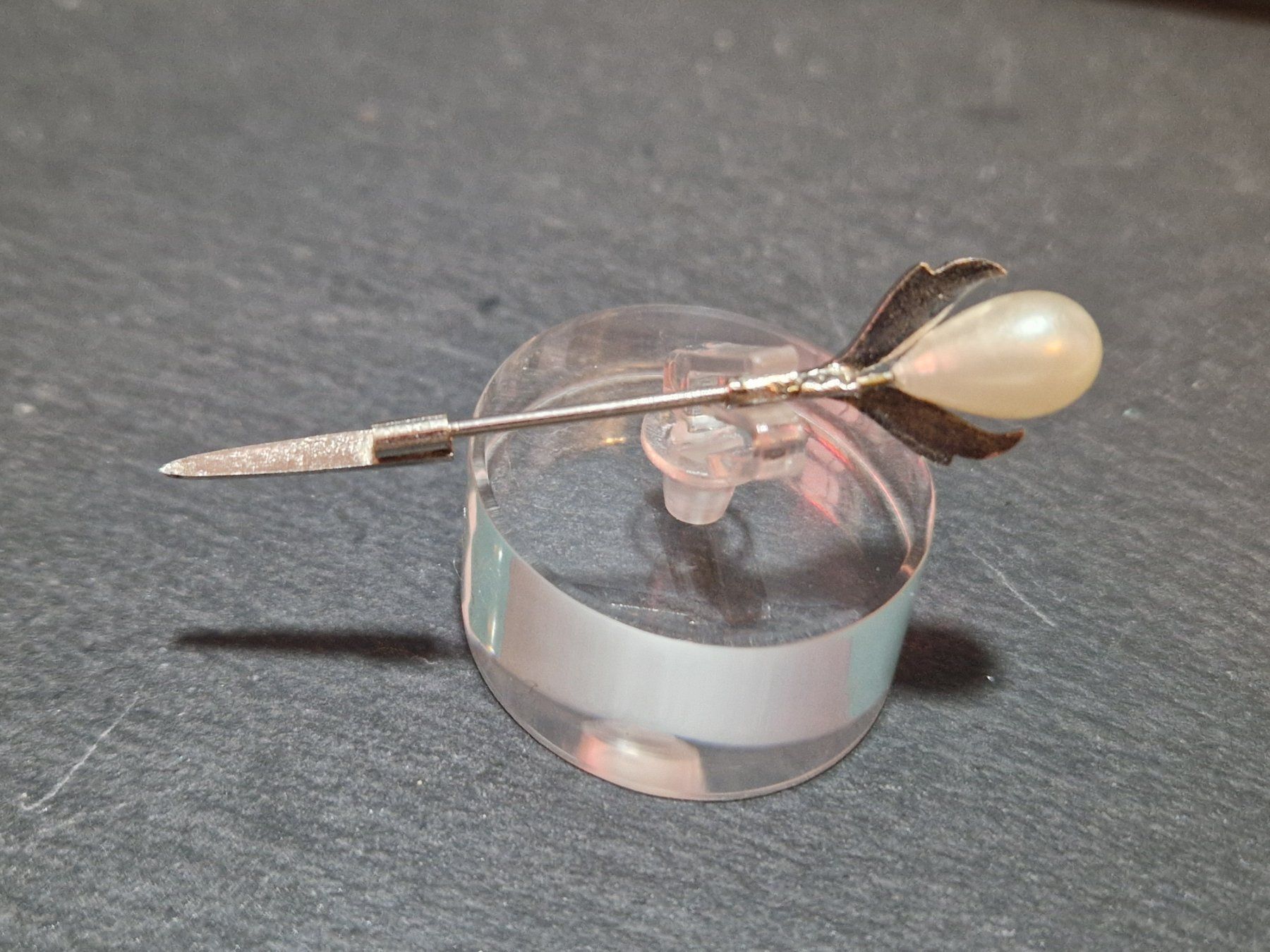 Spille & Fermagli: Anstecknadel mit Perle & Strass – Usato da Winterthur venduto da Sadega 3
