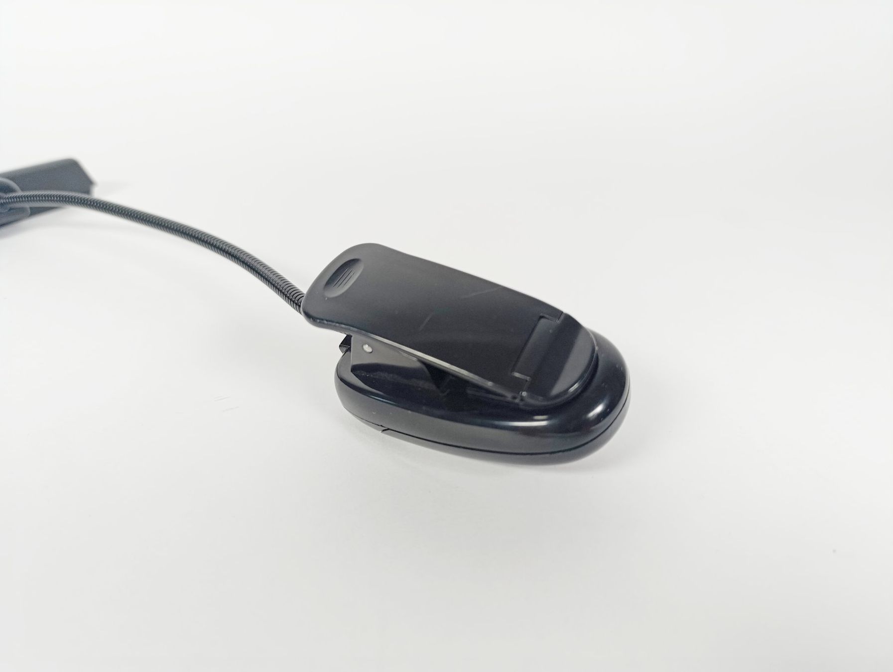 Lampes: Petite lampe noire à clipser – D'occasion à Thielle par Plusvalue_Neuchatel 2