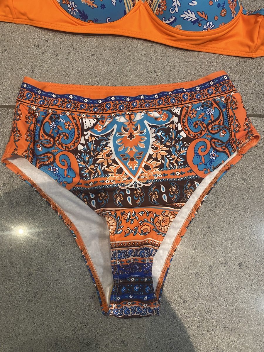 Badekleider & Bikinis: 2 Sommerlicher Retro-Bikini, Grösse M.Orange/Blau gemustert – Neu und originalverpackt aus Haag (Rheintal) von 2026Top 3
