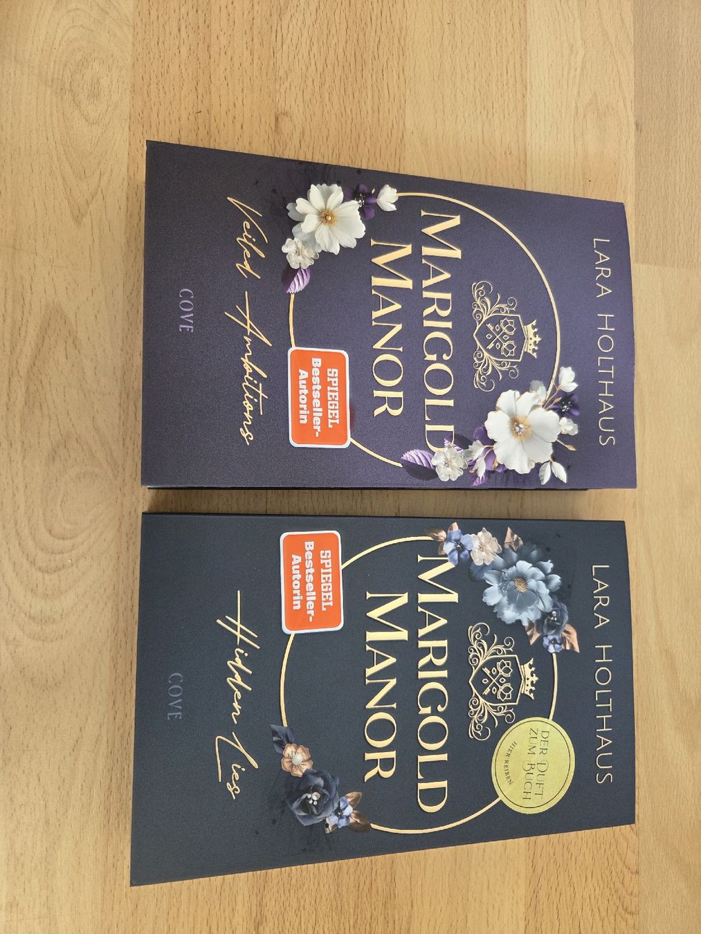 Libri: 2x Marigold Manor Bücher von Lara Holthaus, – Usato da Goldau venduto da eli_cg8t