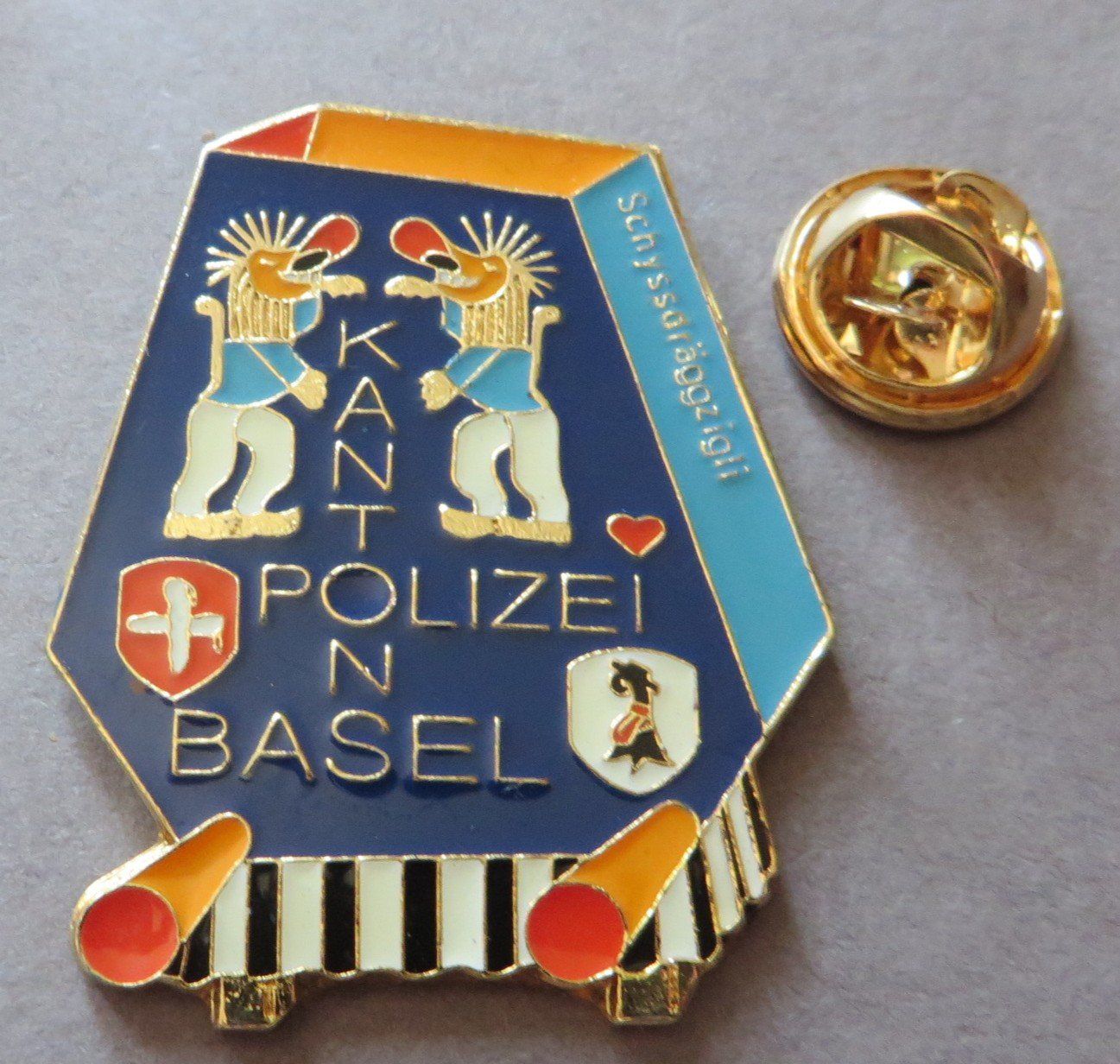 Placchette & Badge: PIN, BASEL KANTONS POLIZEI FASNACHT – Usato da Neuhausen venduto da luckimucki