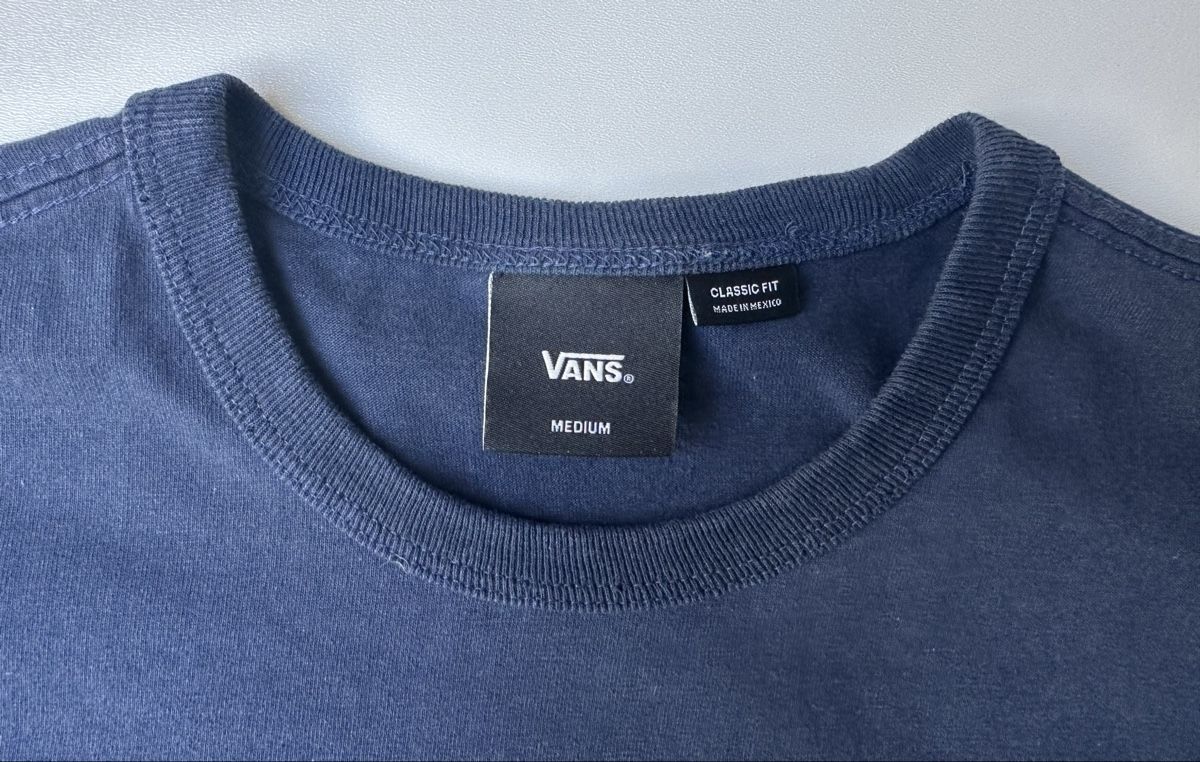 Vans T-shirts: T-shirt Vans poche bleu taille – D'occasion à Biel/Bienne par Fab38 2