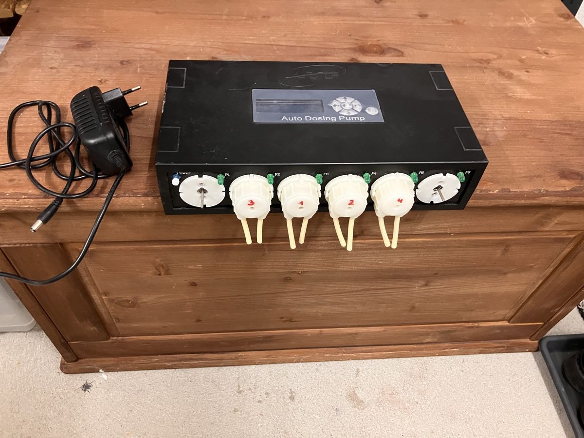 Altri prodotti elettronici: Aquarium Dosierpumpe Auto Dosing Pump – Difettoso da Zürich venduto da Tameli007
