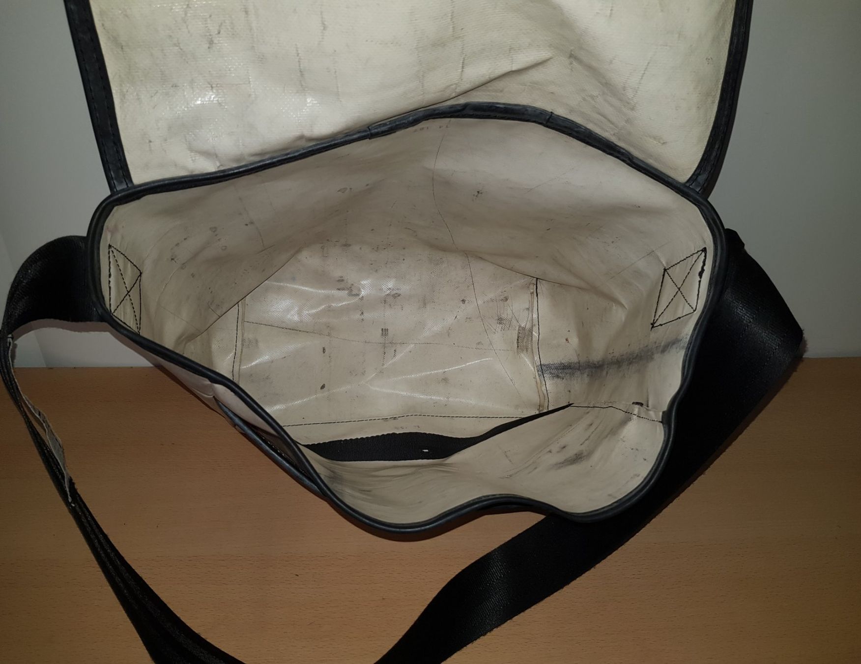 Freitag Borse: Grosse Freitag Tasche / Umhängetasche – Usato da Basel venduto da chien008 7