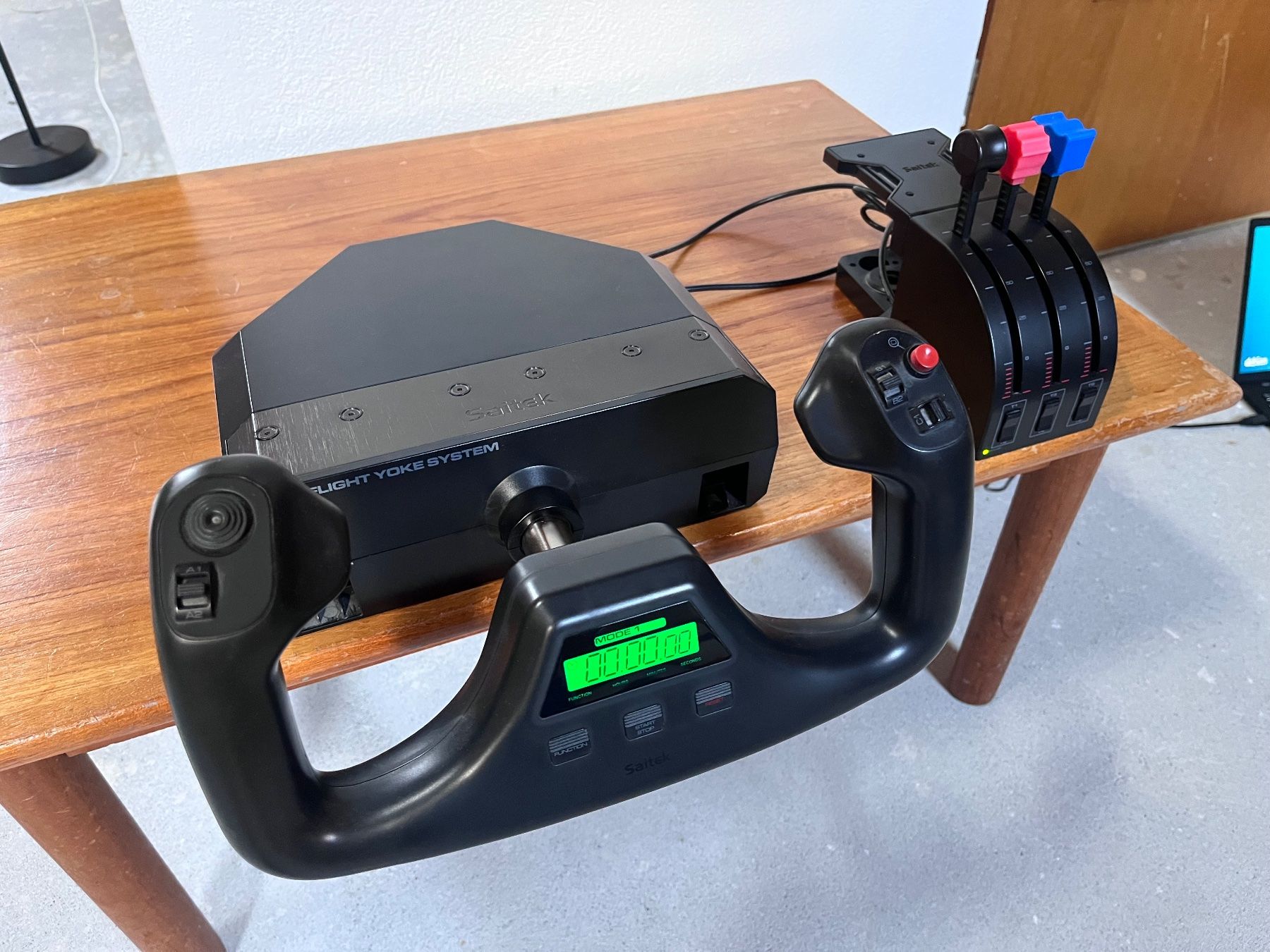 Saitek Controller: Saitek Pro Flight Yoke, Throttle Quadrant & Pedals – Gebraucht aus Grüt (Gossau ZH) von Utk 2
