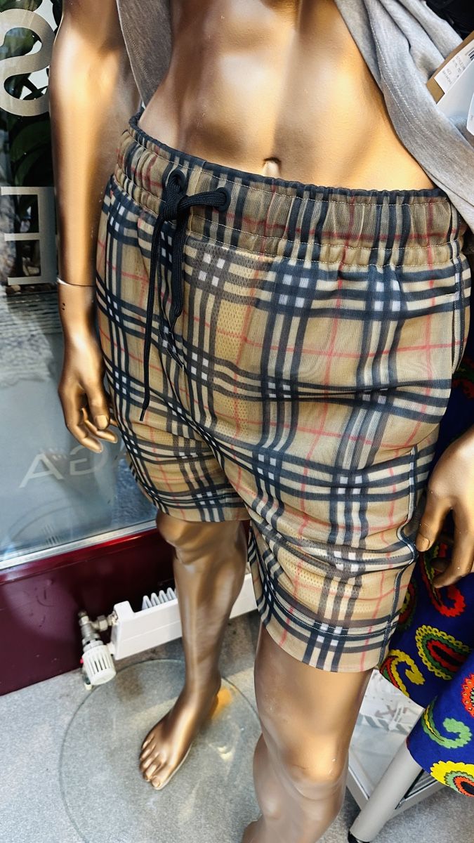 Burberry Pantaloni: Burberry Kurze Hose – Nuovo e nell'imballaggio originale da Lachen SZ venduto da HelvetiaLuxury 1