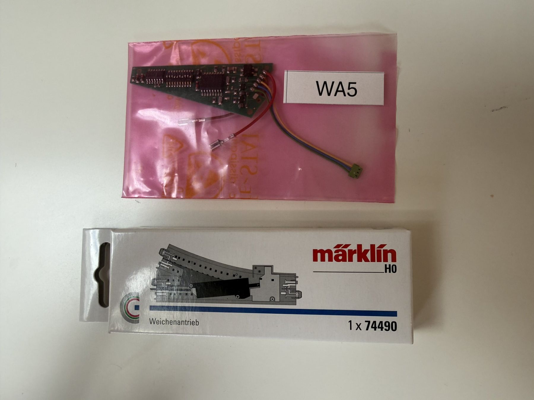 Märklin Modellini di ferrovie: Märklin Weichenantrieb 74490 mit Digitaldecoder – Usato da Rottenschwil venduto da master007pc 1