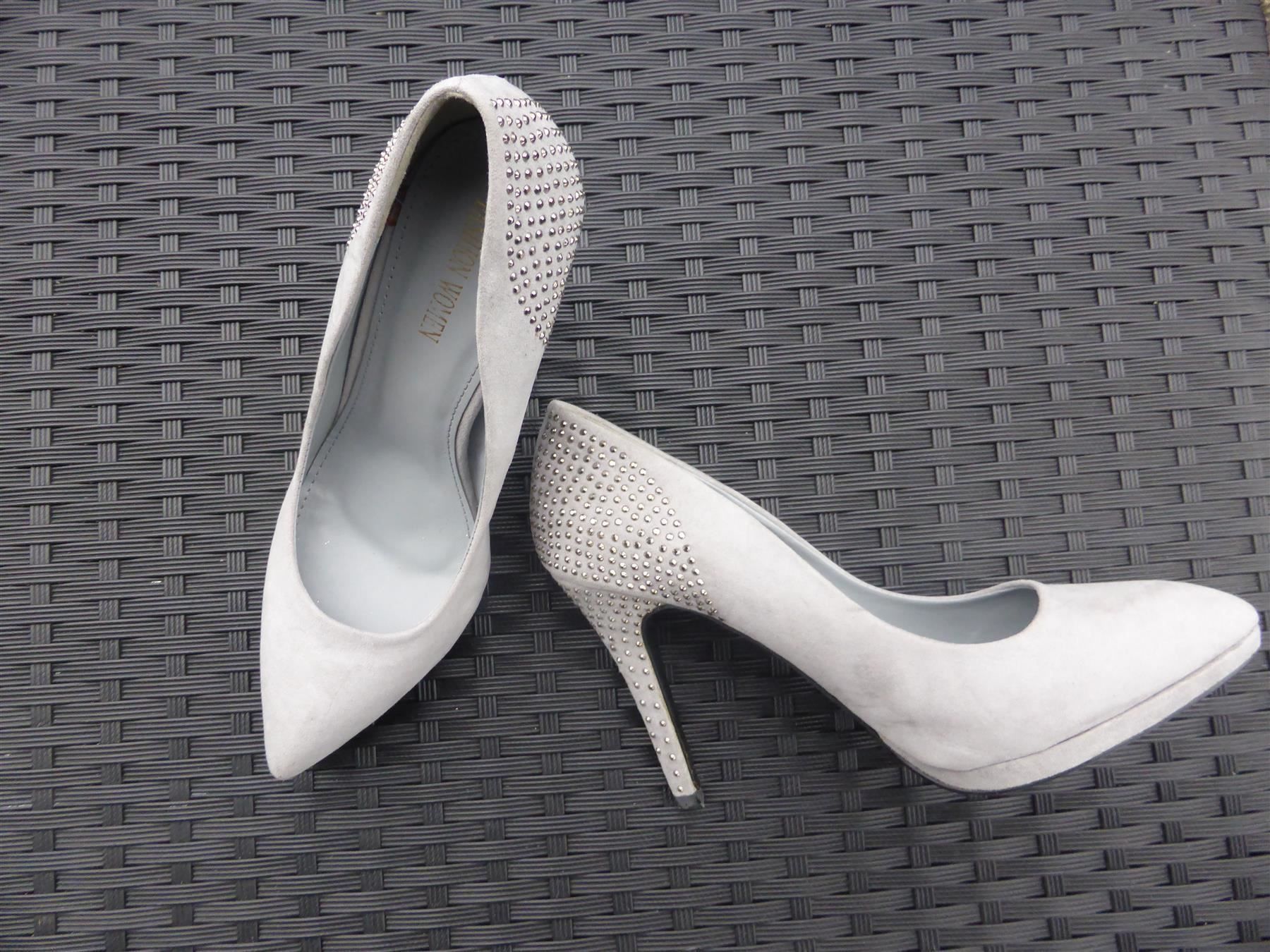 Scarpe da donna: High Heels / Pumps, grau, Gr.38 – Usato da Schübelbach venduto da Dolly990_2