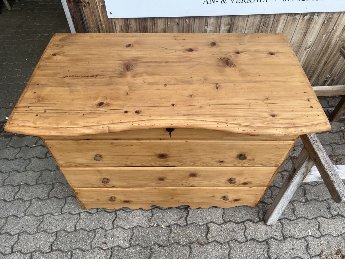 Cassettiere: Barock Kommode Graubünden – Usato da Gossau SG venduto da Keller-Antiques 1