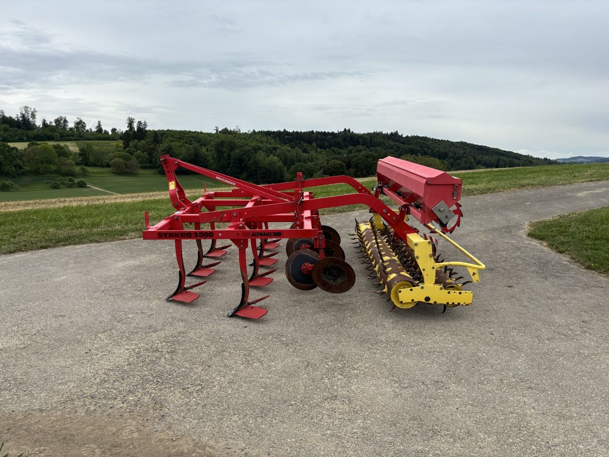 Tutte le macchine: Grubber Pöttinger mit Sägerät / Sämaschine / Drillbox – Usato da Courgevaux venduto da Querly 3