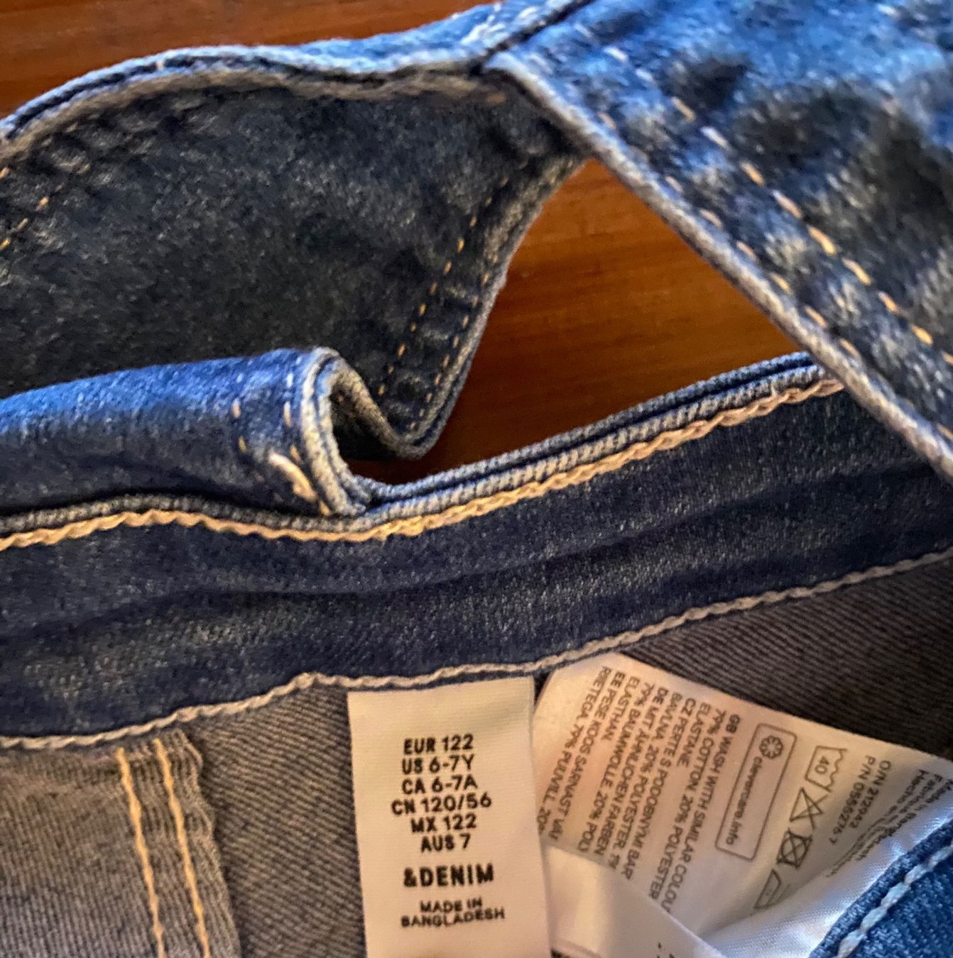 H&M Hosen: Mädchen Jeans - Latzshorts mit Herz – Gebraucht aus Urdorf von Bets4 2