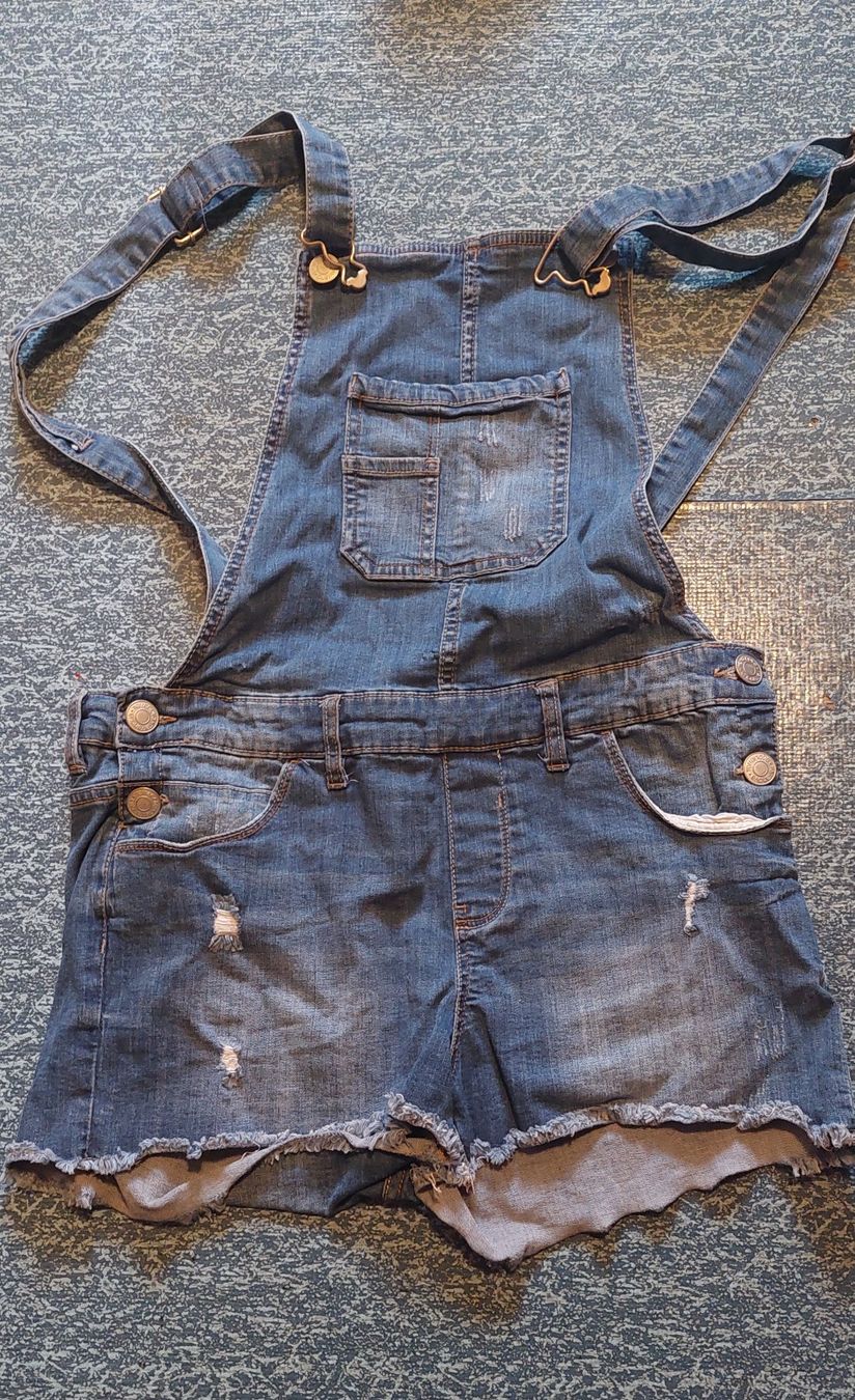 Jeans: kurze Jeans Latzhose – Nuovo (secondo la descrizione) da Unterbäch VS venduto da Nifadi