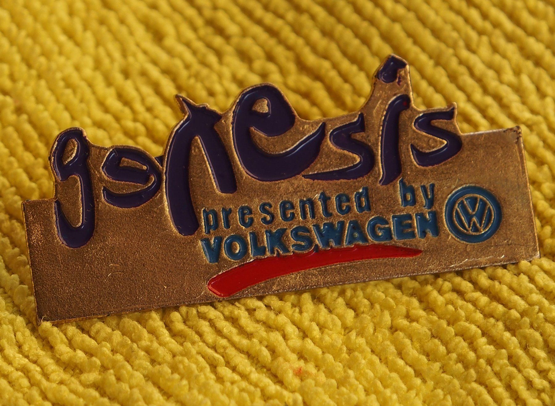 Placchette & Badge: Pin's Genesis presented by Volkswagen objet de collection – Usato da Ovronnaz venduto da Etagne68