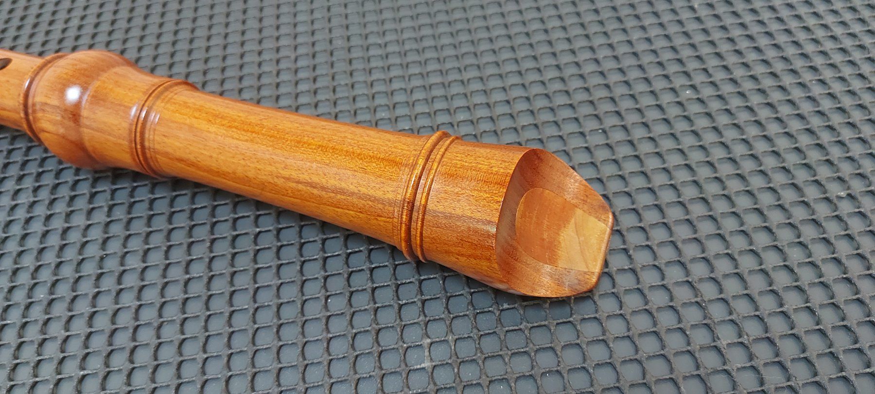 Strumenti musicali: FEHR Tenor, Modell III, 3-teilig, Birnbaum – Usato da Glattbrugg venduto da Swissmusik 2