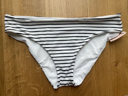 Victoria’s Secret Bikini Bottom M NEW