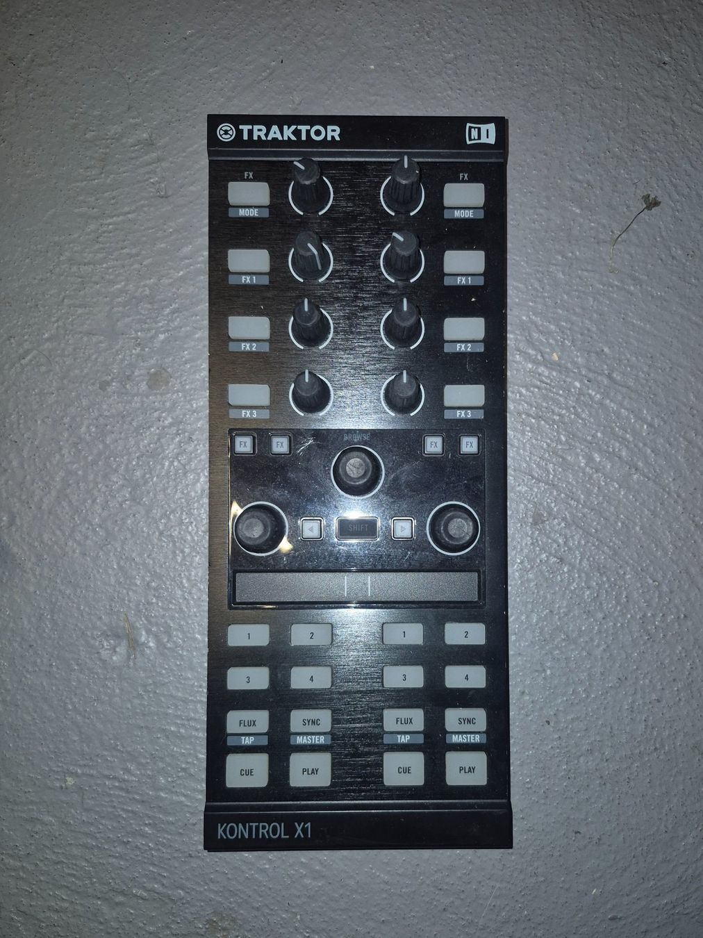 Native Instruments Console di mixaggio: Diverse Native Instruments Controller – Usato da Trin Mulin venduto da stegis 2