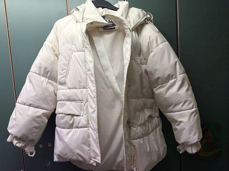 ZARA DAUNENJACKE MIT KAPUZE