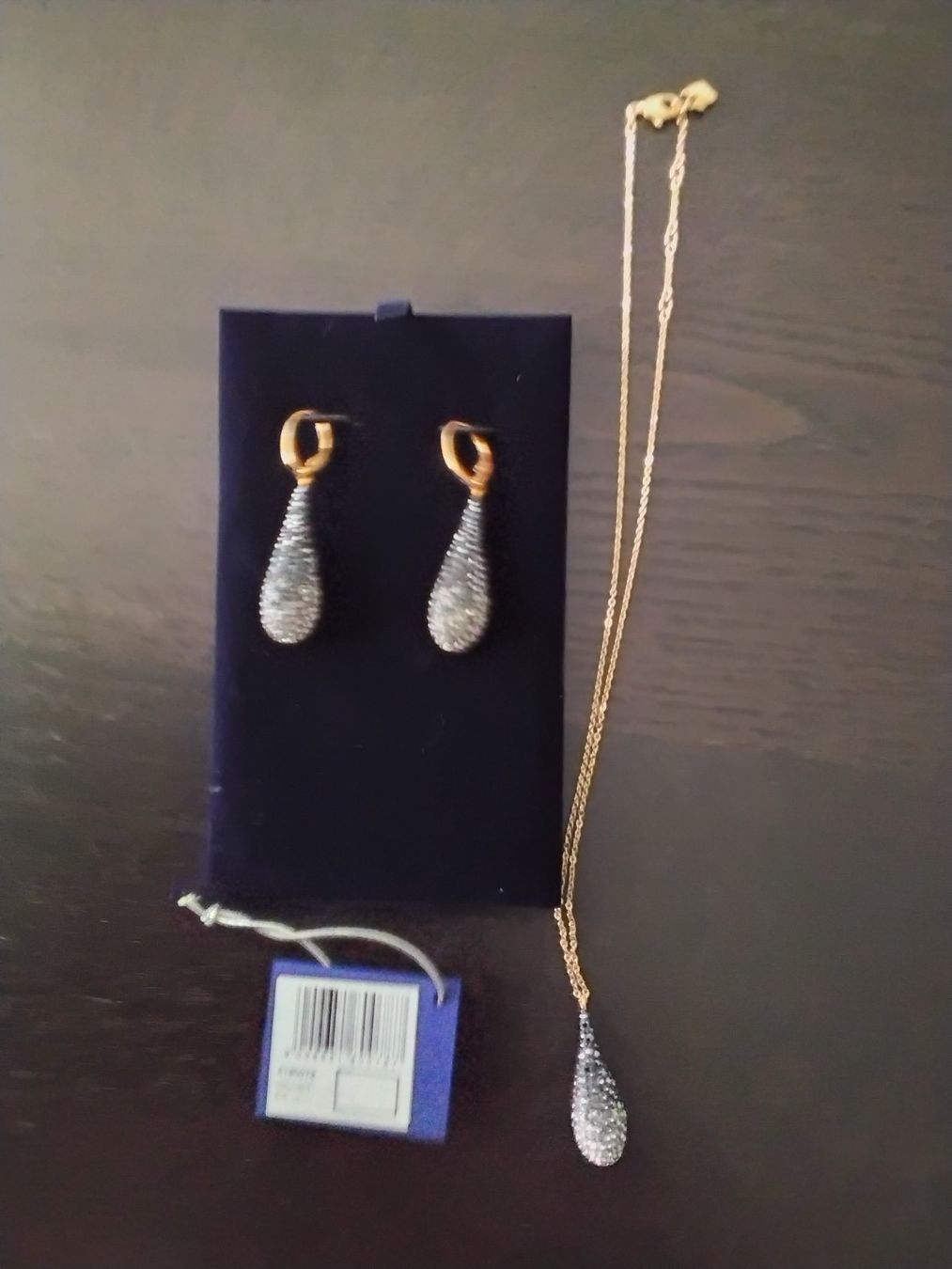 Swarovski Altri gioielli: Ensemble collier et boucles d'oreilles Swarovski – Nuovo e nell'imballaggio originale da Chêne-Bourg venduto da Fio994