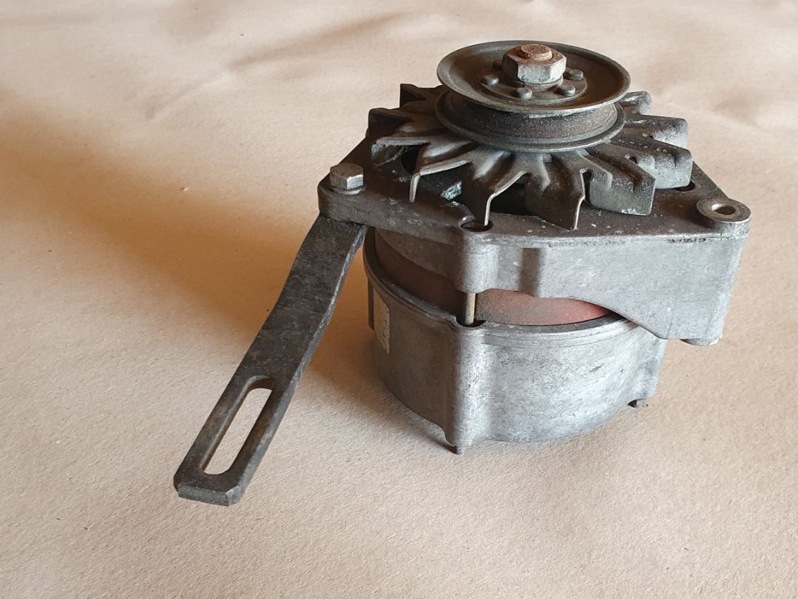 Bosch Tutti pezzi di ricambio auto: Auto Original Bosch Lichtmaschine Oldtimer 14V – Usato da Morgarten venduto da Buemi0 1