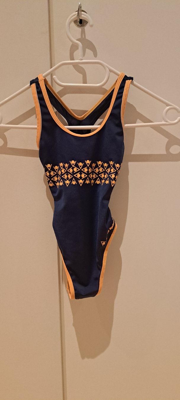 Costumi da bagno & Bikini: Badekleid von Aqua Sphere, Grösse 104 – Usato da Hinterkappelen venduto da Anbal