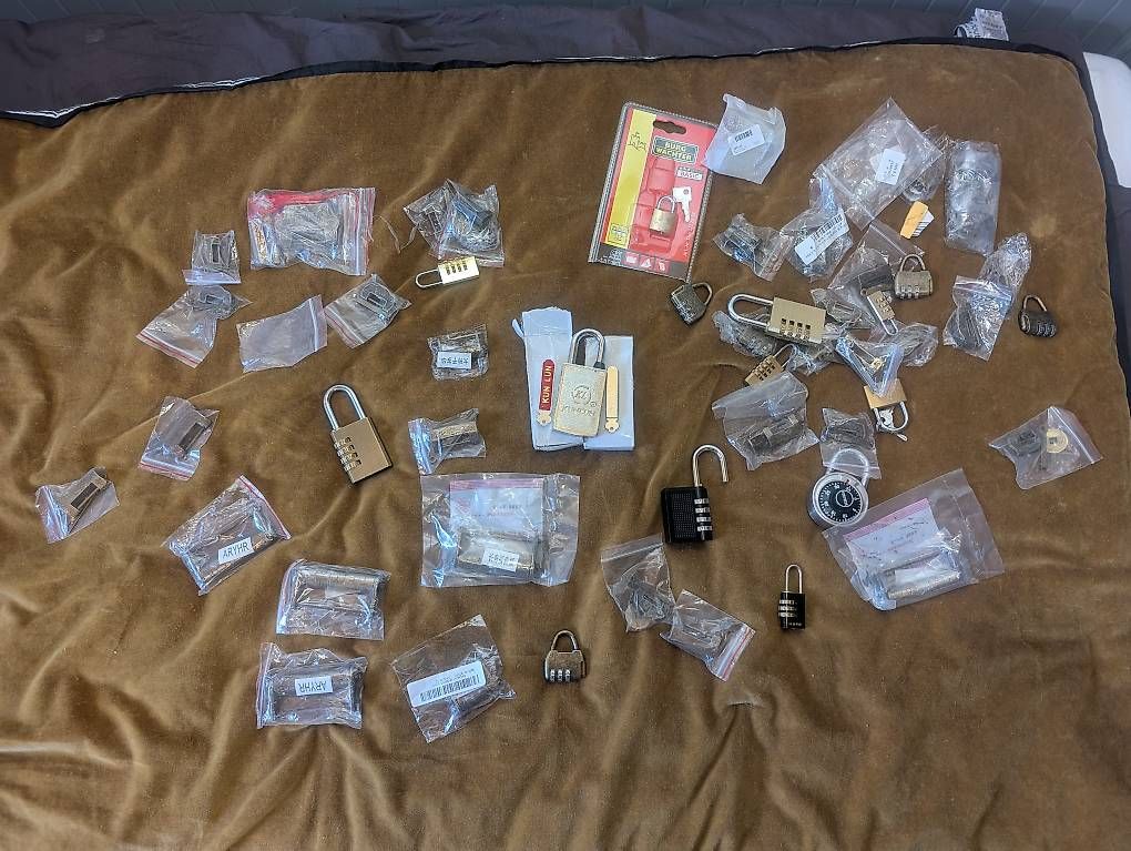 Schlösser: Lot de cadenas – Gebraucht aus Sorens von jd.silva