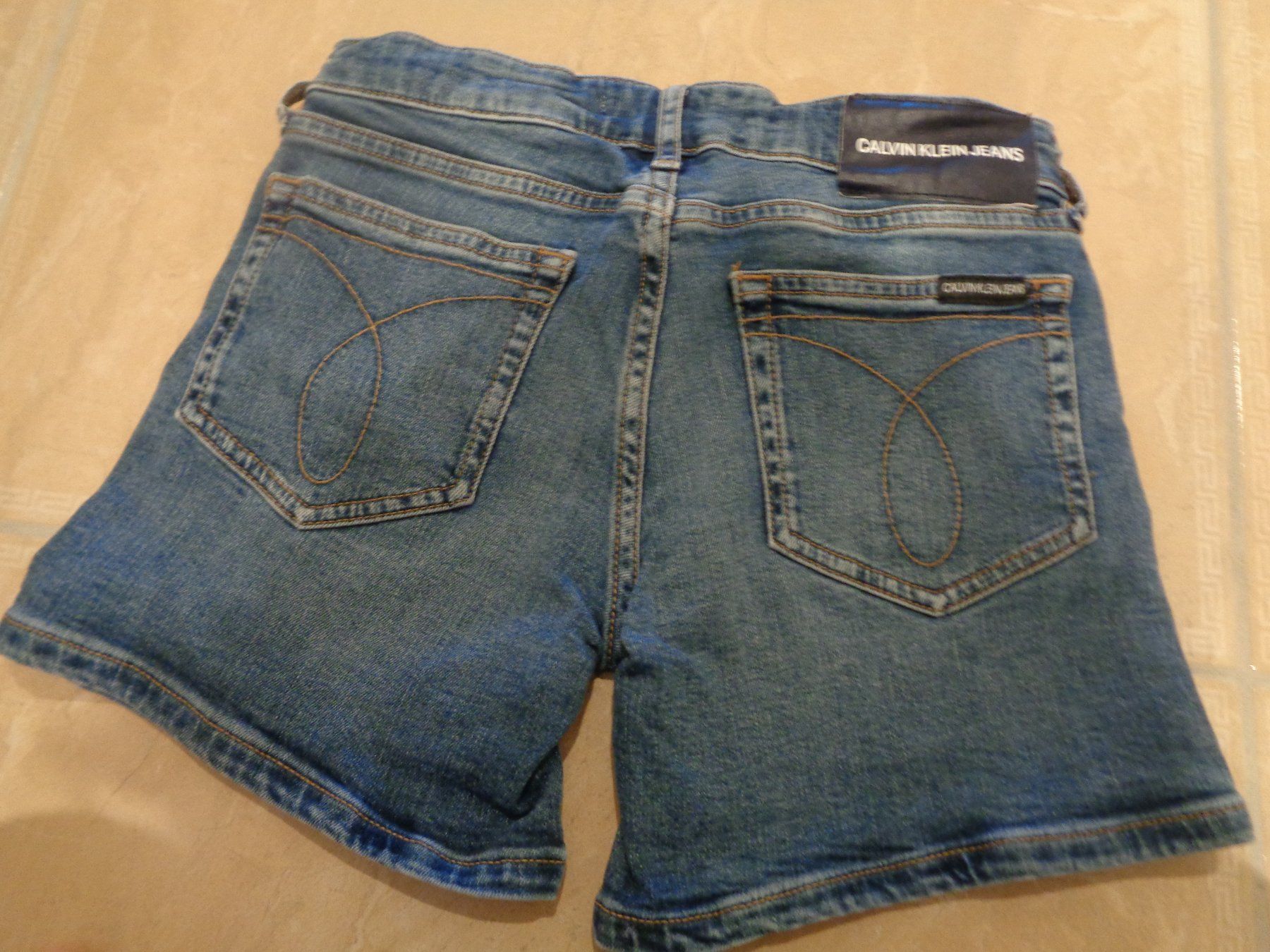 Guess Pantaloni: Calvin Klien coole Shorts,   10J 140 – Usato da Klingnau venduto da Markus14 4