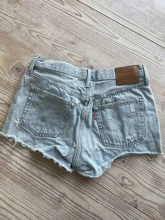 Jeans: Levis Jeans Shorts Grösse 27 – Usato da Ipsach venduto da Cynicat