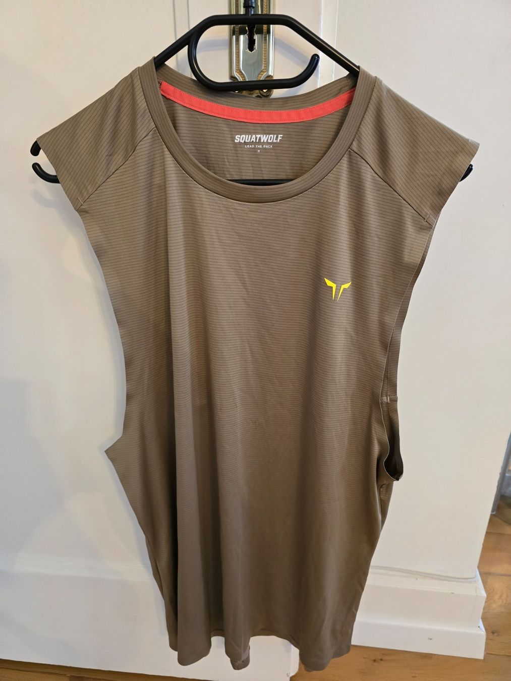 T-shirt: Squatwolf Gym Tanks – Nuovo (secondo la descrizione) da Grenchen venduto da Lucifero17