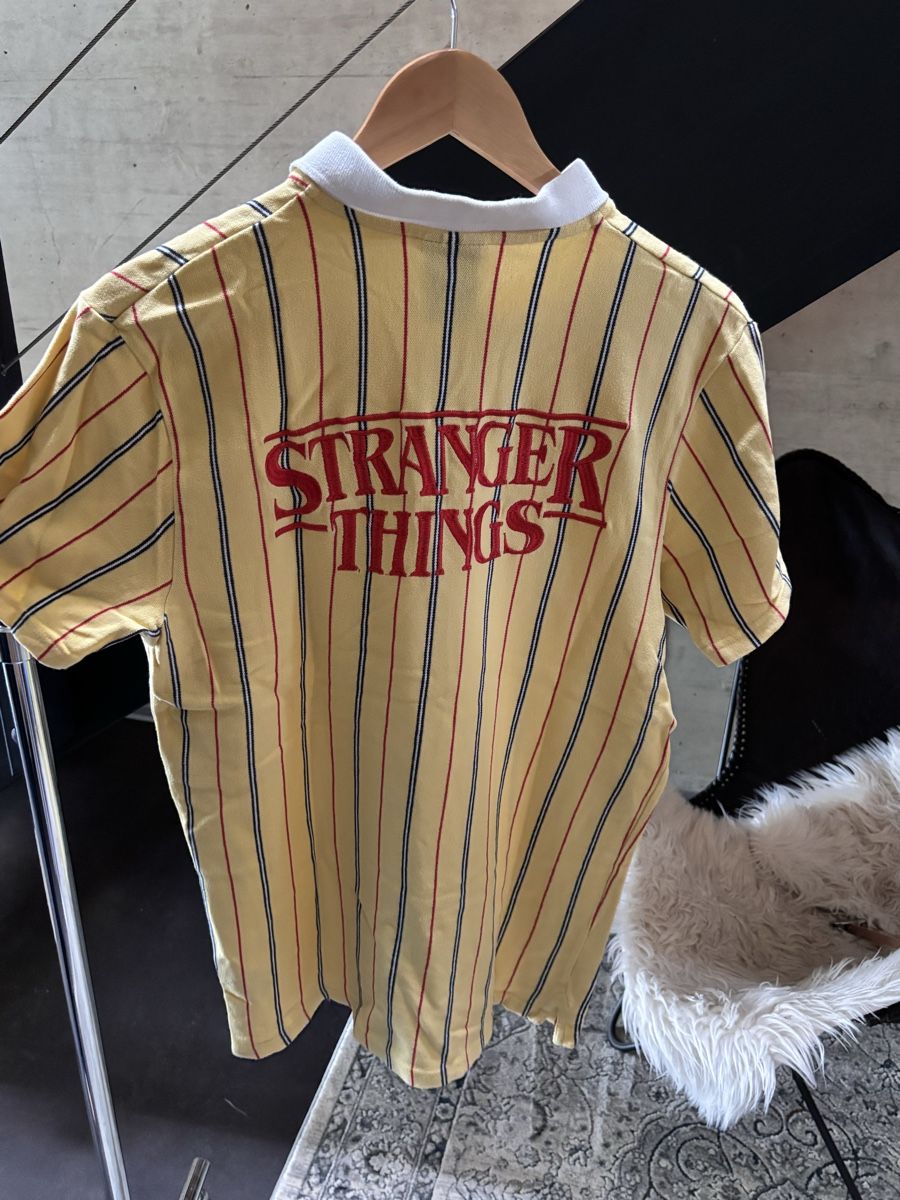 Magliette Polo: Stranger Things Snipes Polo Shirt Yellow Size M – Nuovo (secondo la descrizione) da La Chaux-de-Fonds venduto da joa_jk5g 1