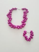 Schöne lilafarbene Kette mit Armband