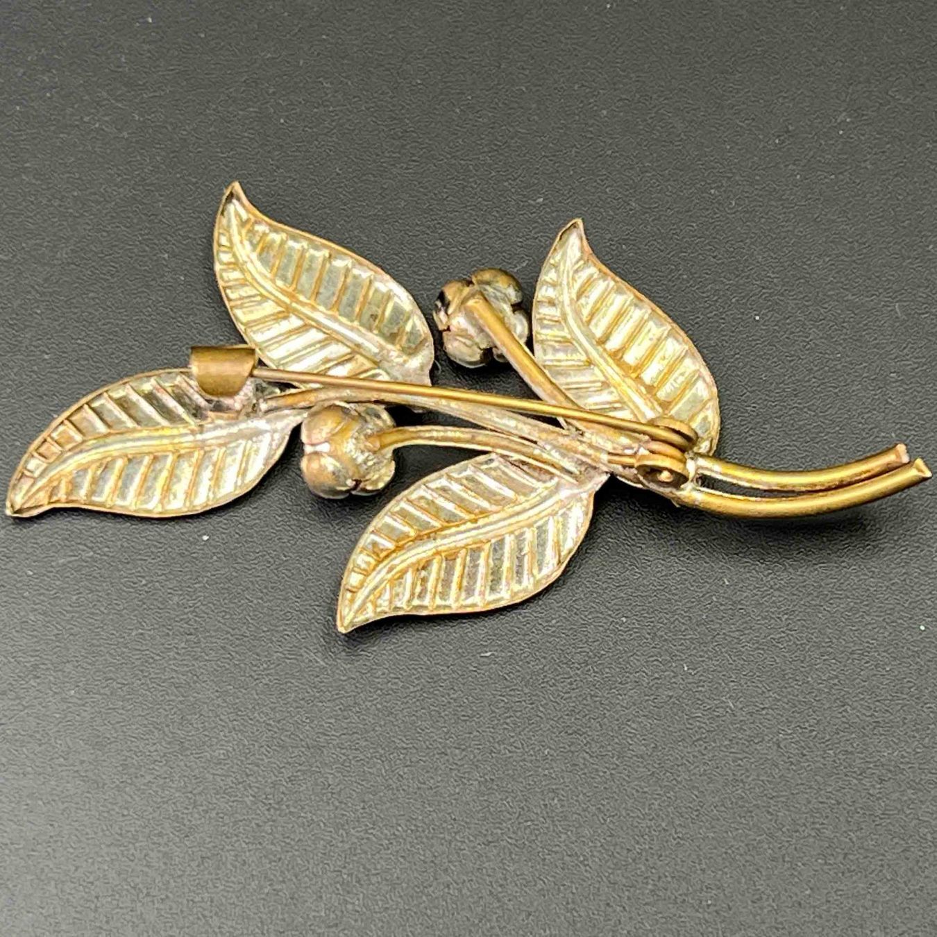 Spille & Fermagli: Brosche goldfarben mit Perlen, Material unbekannt – Usato da Häusernmoos venduto da Schmuckchratli 5