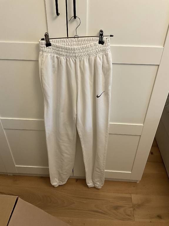 Pantaloni: Weisse Jogginghose – Usato da Wettingen venduto da monikazefi