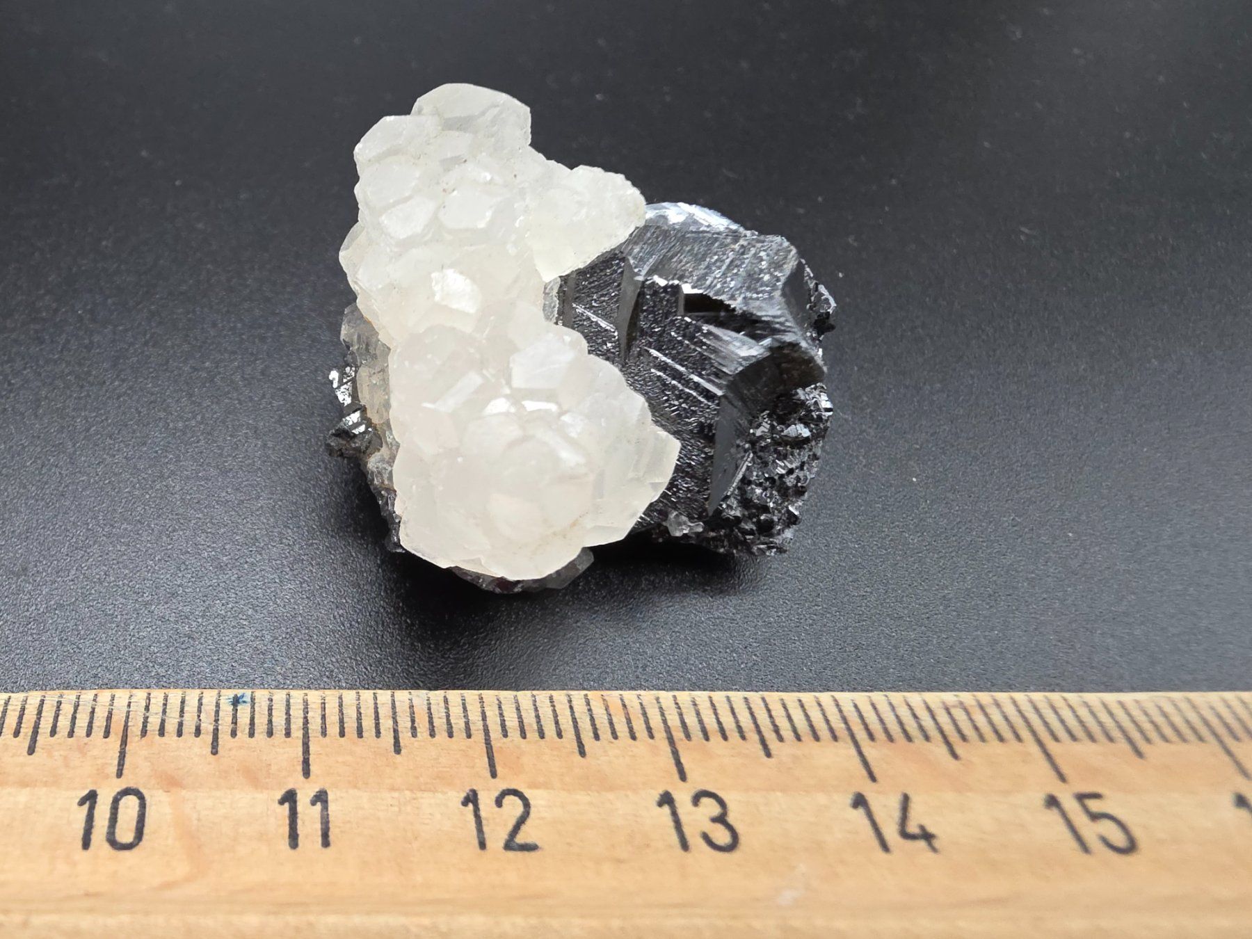 Minerali & Pietre curative: Calcite on sphalerite - Dalnegorsk mining district, Russia – Usato da Figino venduto da minshop 3