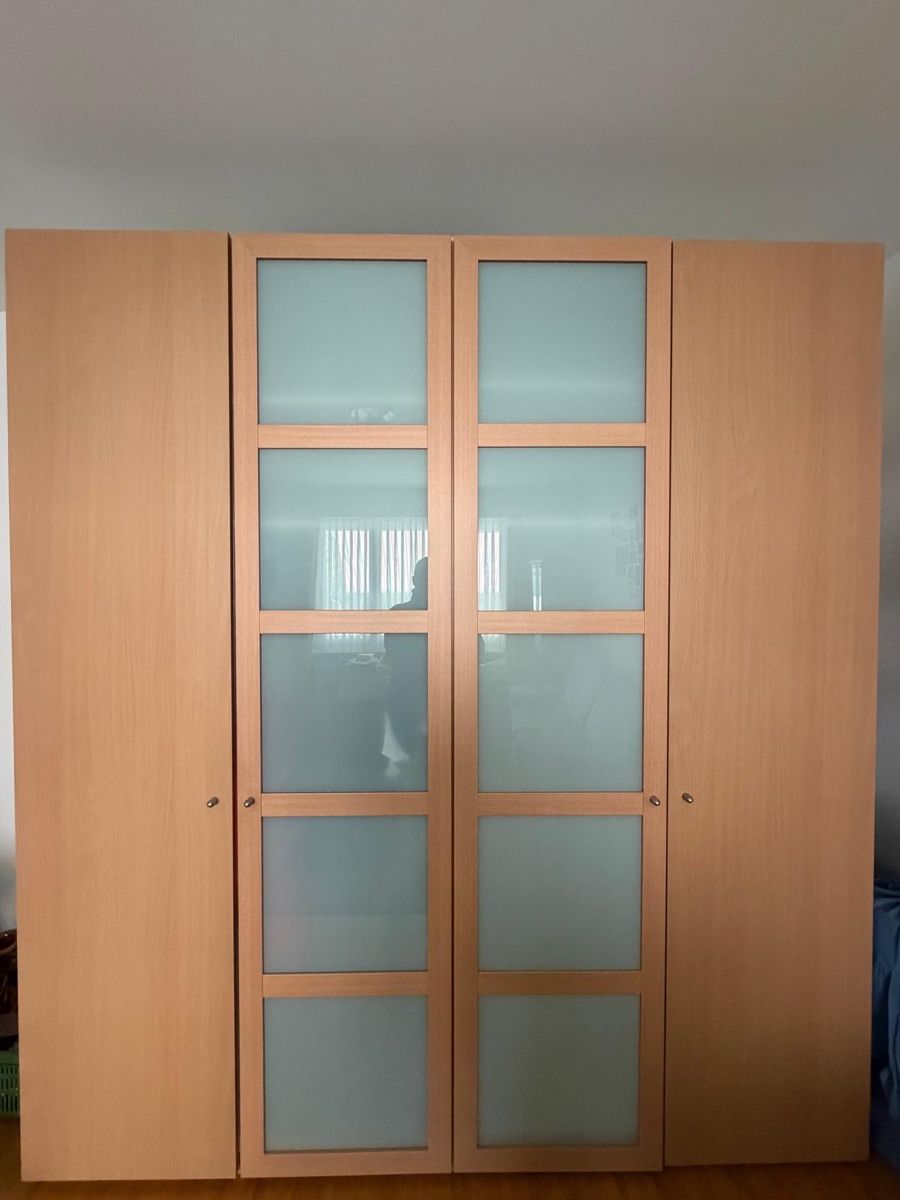Armadi: Schrank Buche Optik mit Glastüren – Usato da Horgen venduto da CS75