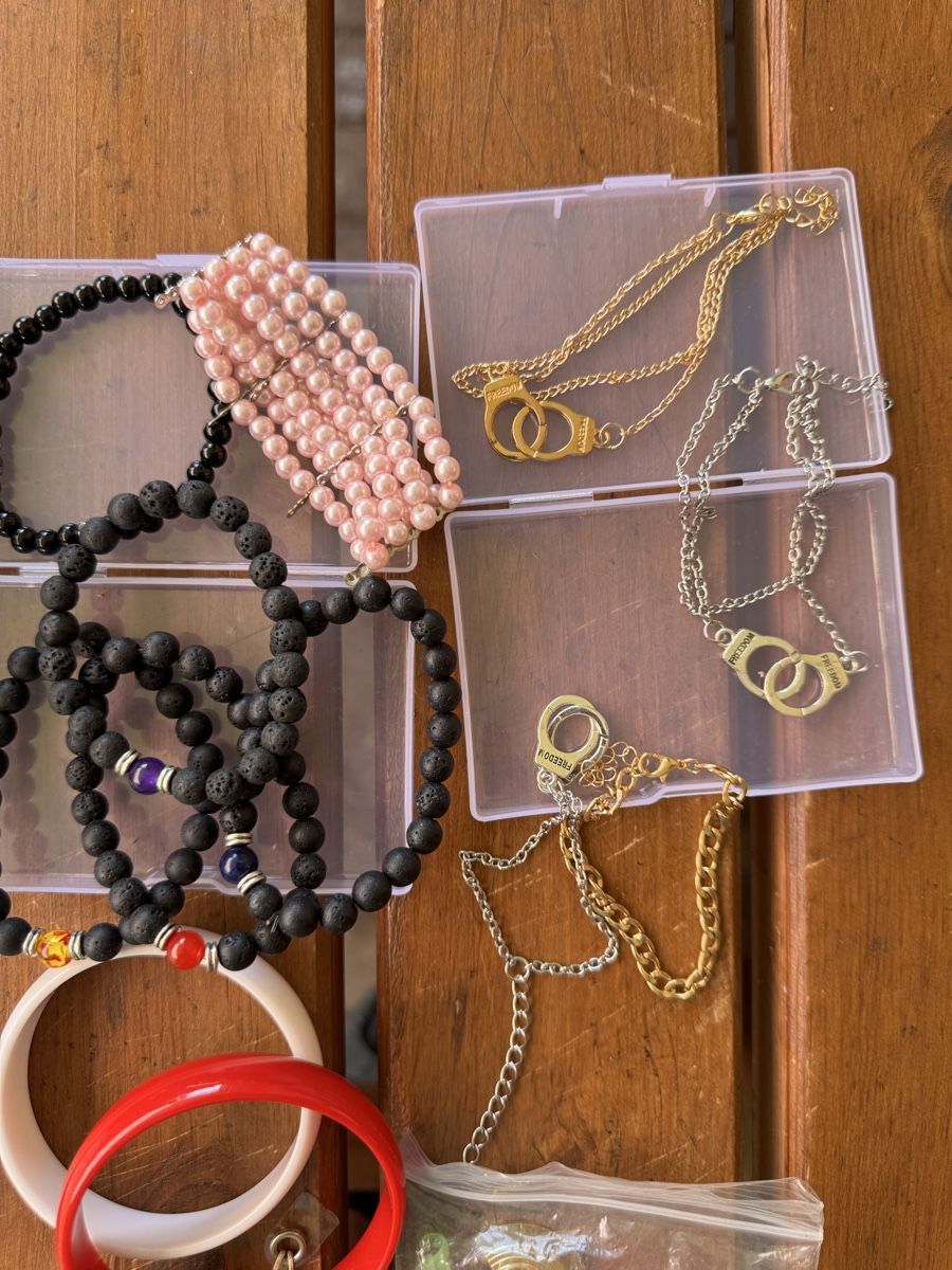 Sonstiger Schmuck: Modeschmuck Konvolut: Ketten, Ohrringe, Ringe, Armbänder – Gebraucht aus Würenlos von Fejzo1987 4