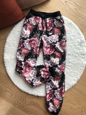 HANDMADE Softshellhose Gr. 128 Blumenmuster *NEU*