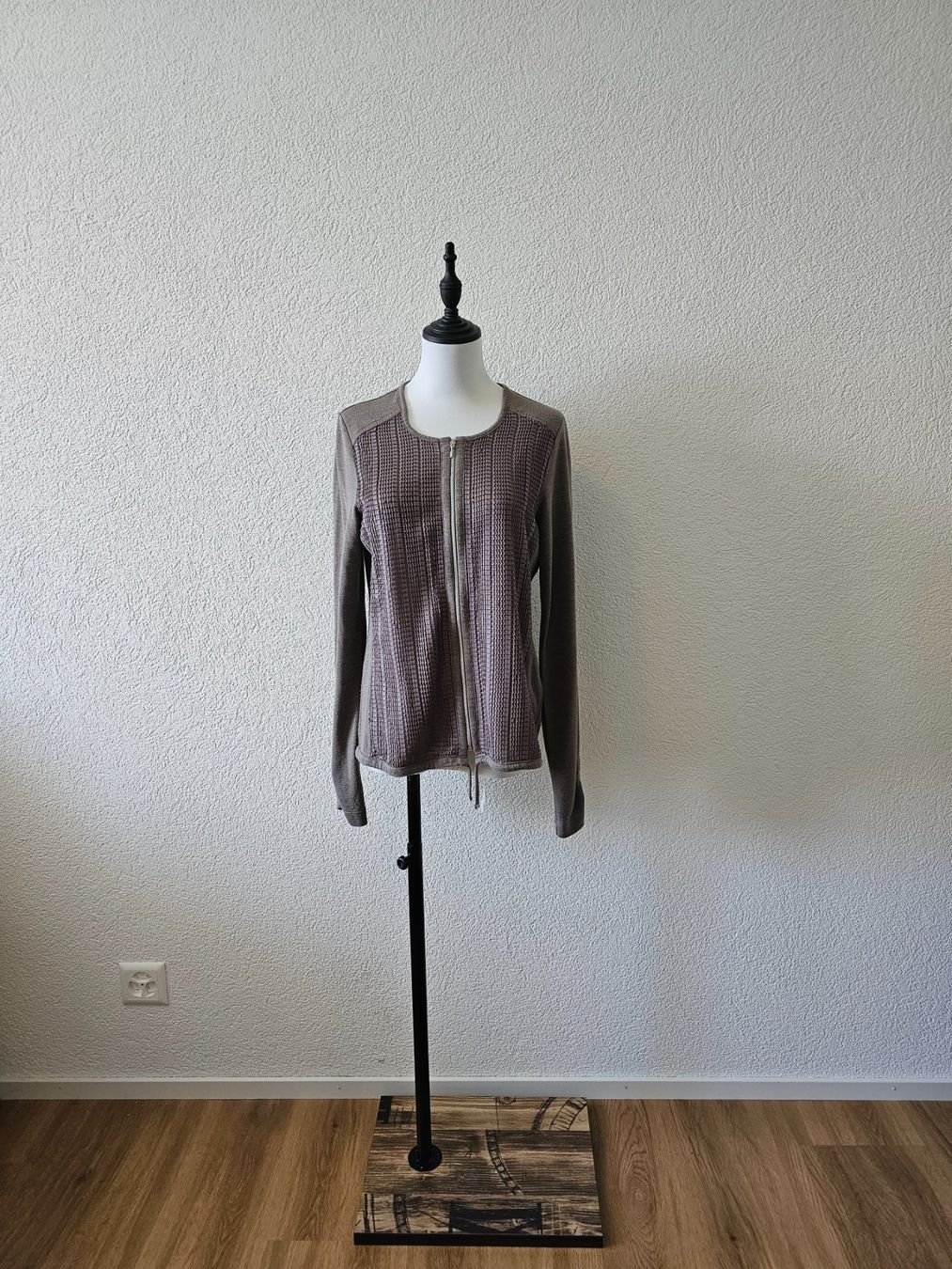 Rabe Giacche: Rabe Moden Strickjacke, taupe/greige, Gr 36 – Usato da Emmen venduto da Tumanovr 2