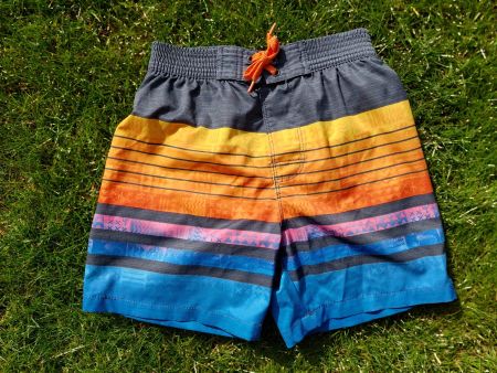 Shorts / Badeshorts mit Netz, Motiv:Farbige Streifen, Gr.140