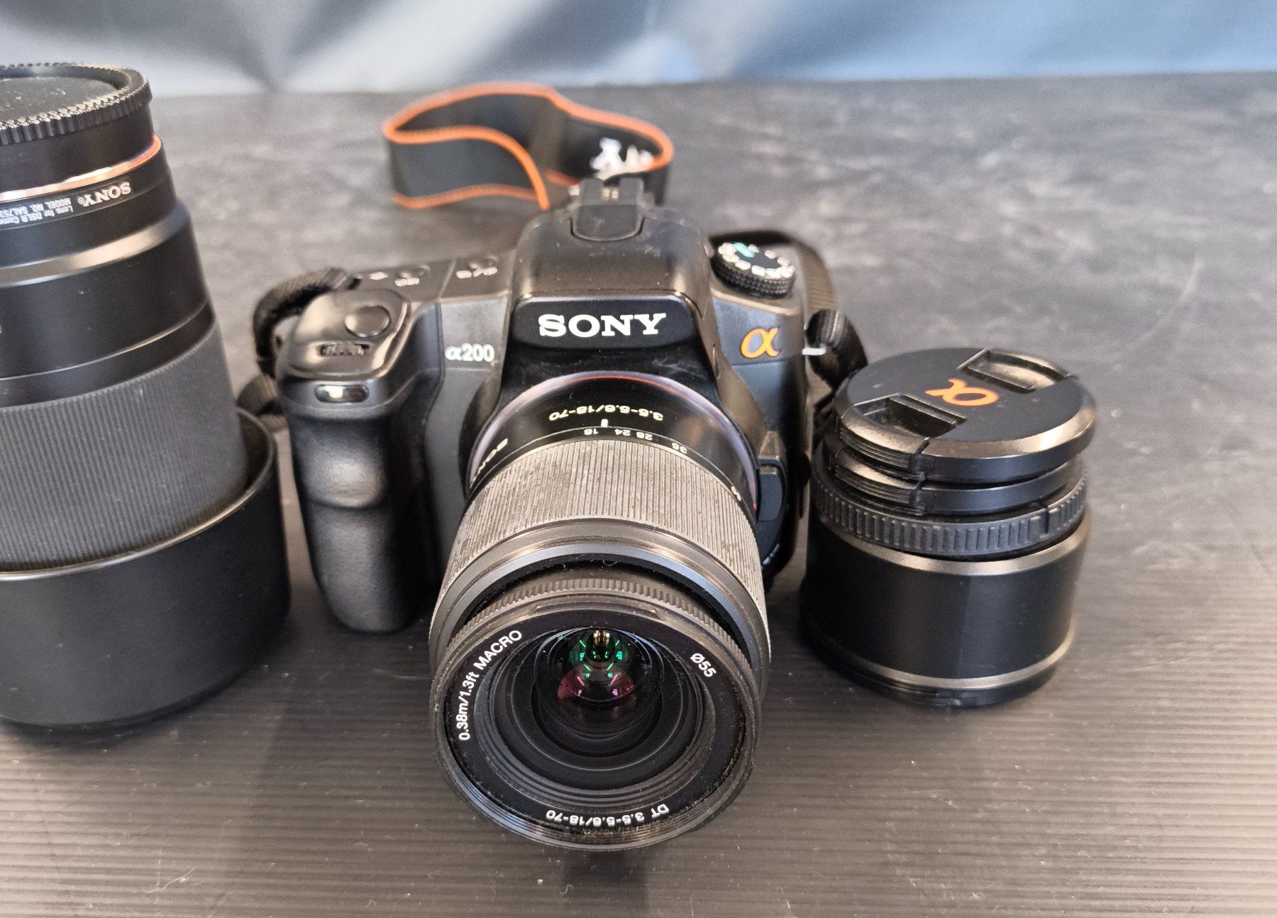 Sony Fotocamera: Sony Alpha 200 mit Linse – Usato da Basel venduto da bk_brockibasel 1