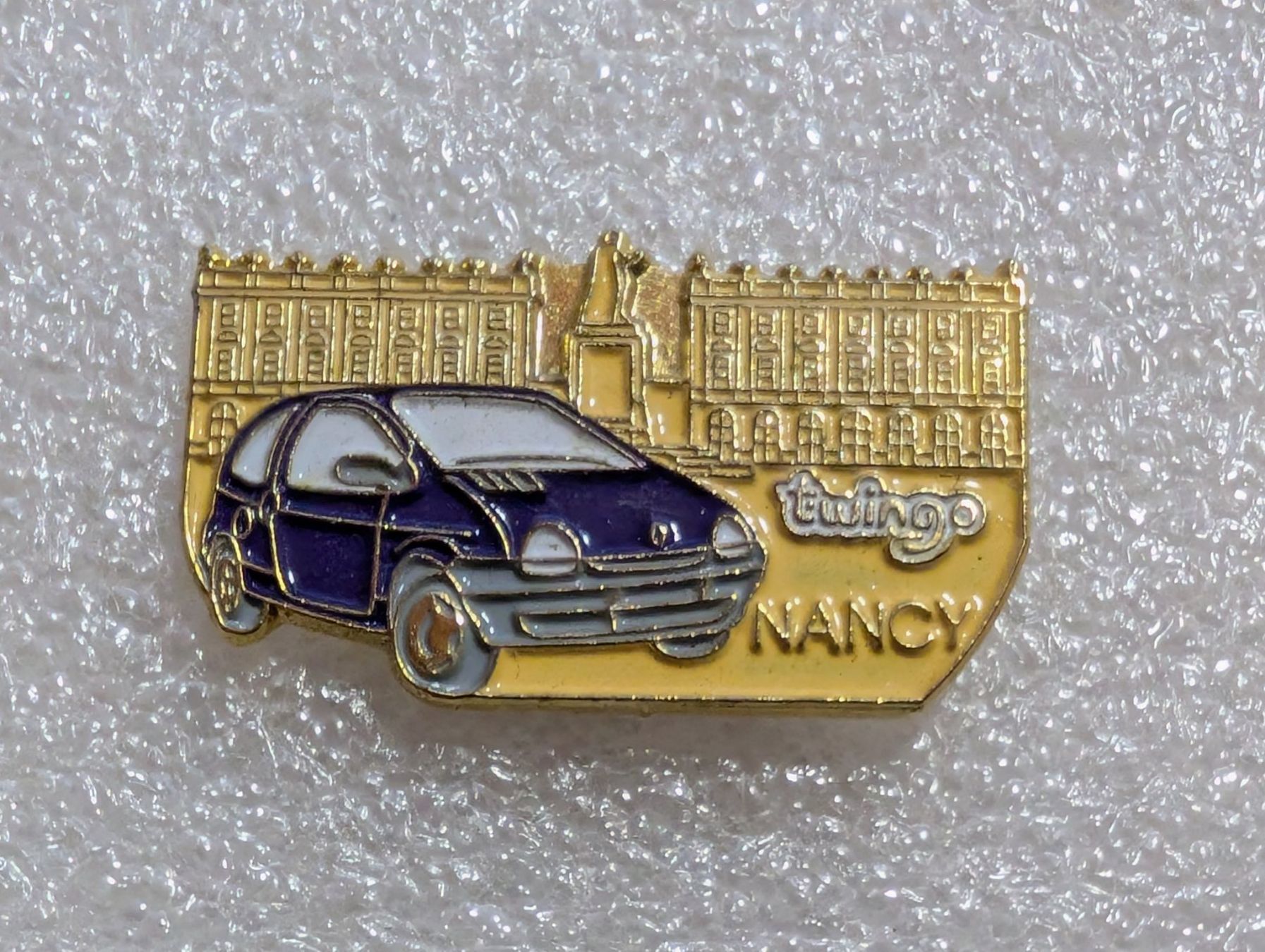 Plaketten & Abzeichen: Ansteckpin 149: Renault Twingo Nancy – Gebraucht aus Oppligen von Pin-Fall-Shop