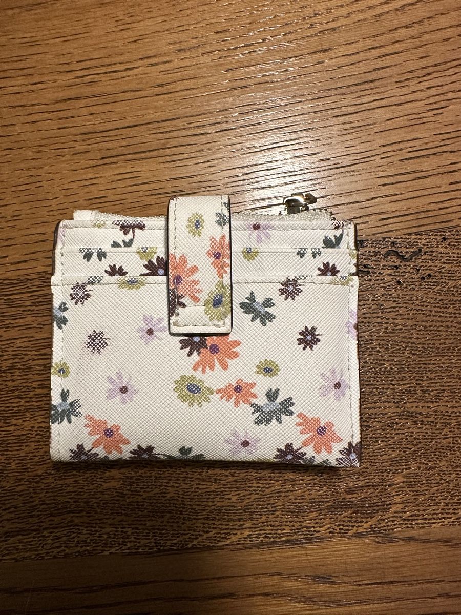 Brieftaschen: Floral White Cardholder Wallet - Spring Summer Style! – Gebraucht aus Zürich von car_68nt 1
