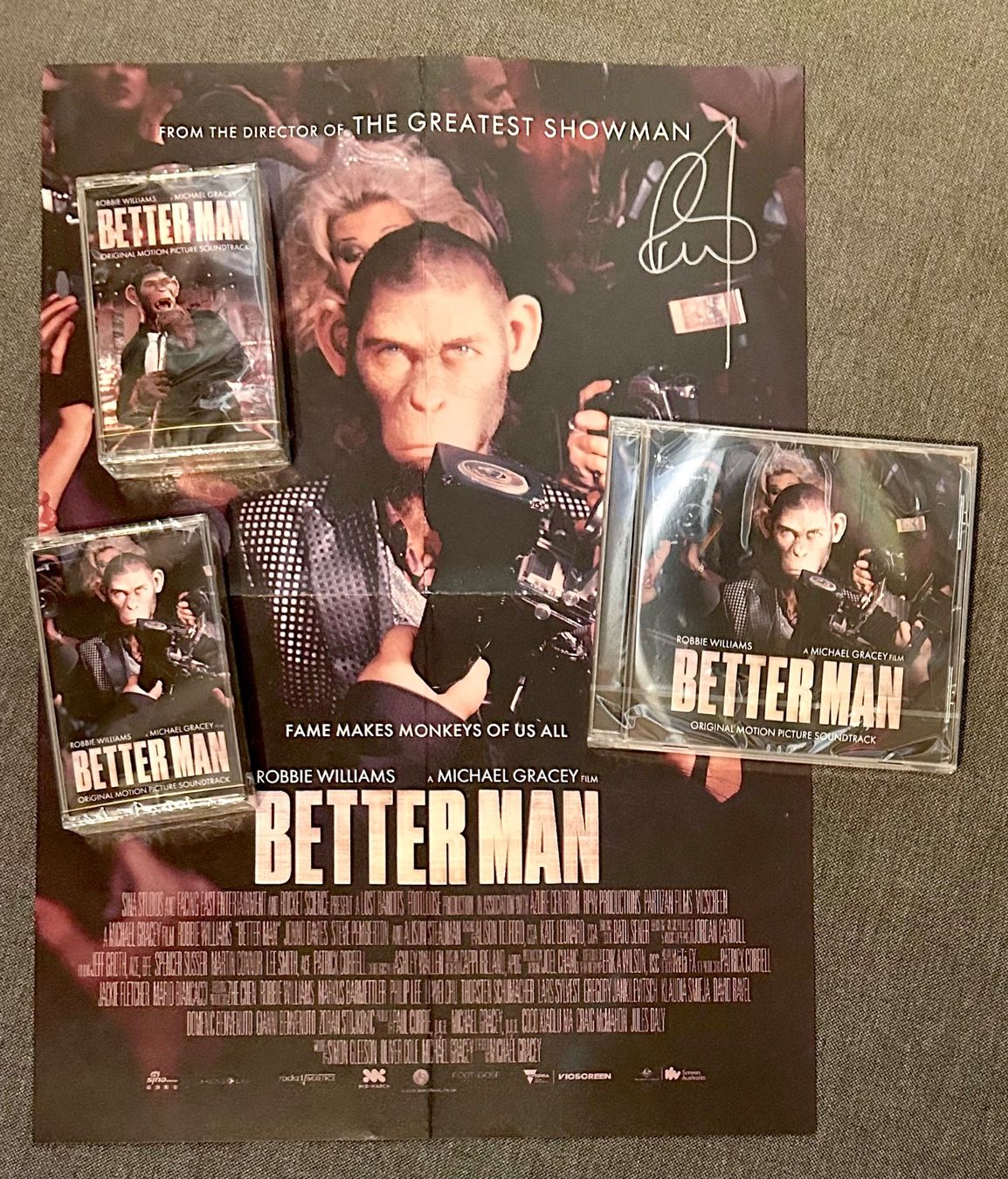 CD: ROBBIE WILLIAMS Better Man CD & 2 Tapes & SIGNIERTES POSTER! – Nuovo e nell'imballaggio originale da Basel venduto da forevermusic