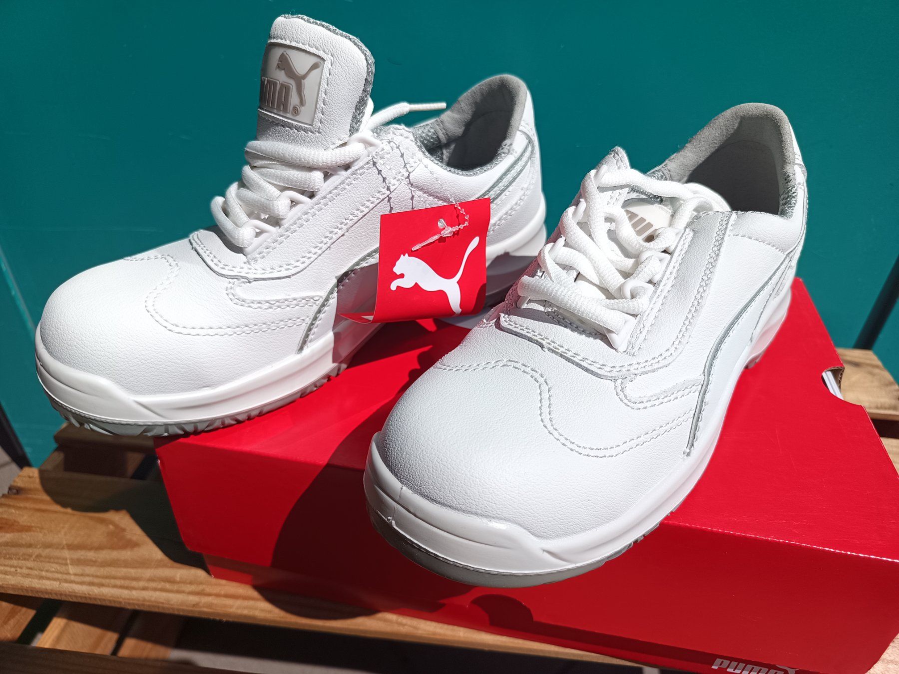 Puma Herrenschuhe: Puma Sicherheitsschuhe S2 SRC 37 – Neu und originalverpackt aus Oberegg von A-Z.Handel.Loehrer