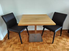 Tisch Massivholz mit zwei Stühlen