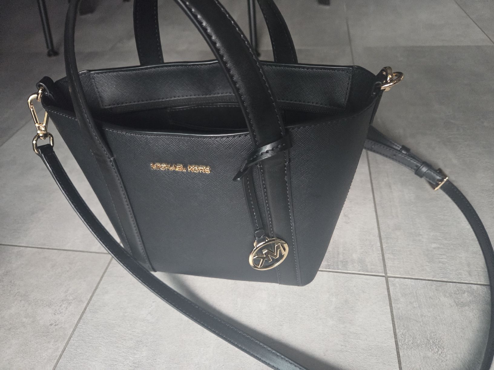 Michael Kors Borse da donna: original Michael Kors Shopper Pratt Small schwarz – Usato da bellinzona venduto da zeus6535 4