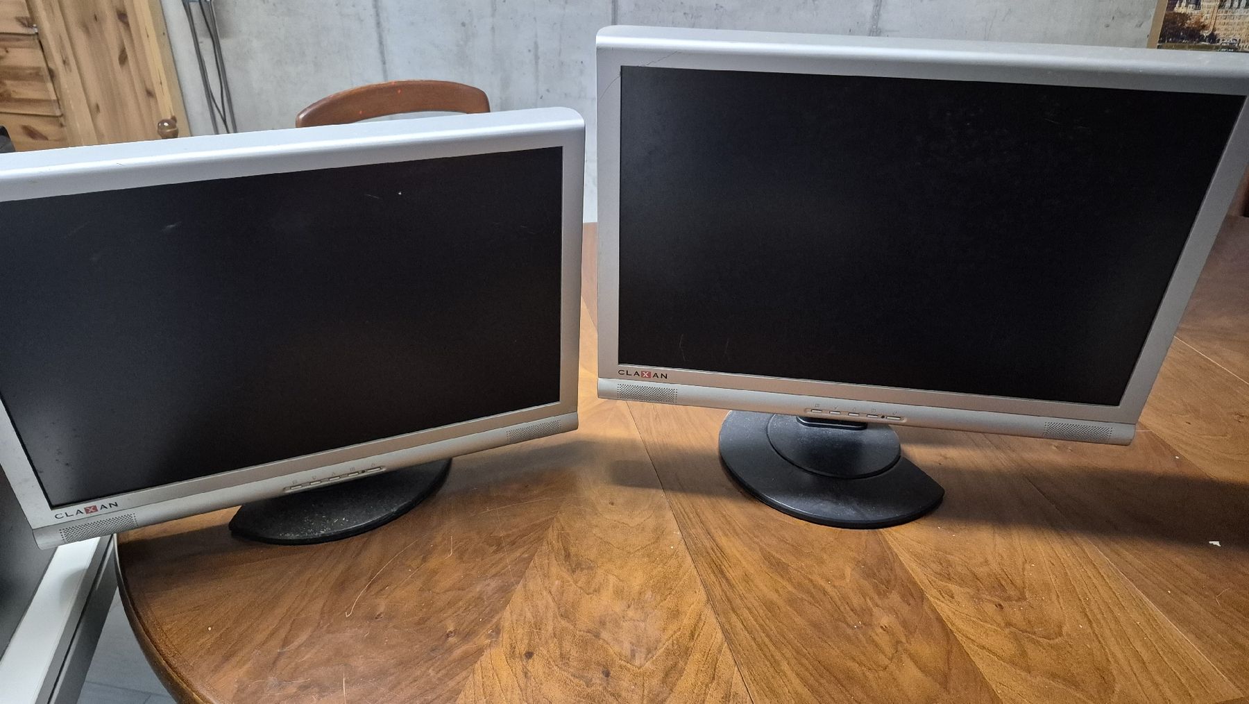 Monitor: 4x lcd écran – Usato da Léchelles venduto da sim7891